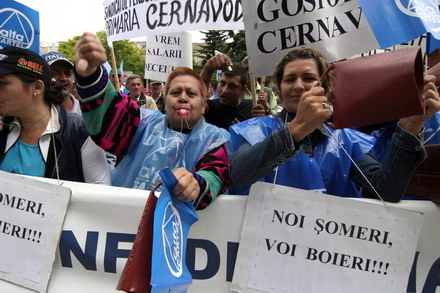 lesinuri un carnet de partid ars galagie si ploaie sindicalistii sefi au mai bifat un miting galerie lesinuri un carnet de partid ars galagie si ploaie sindicalistii sefi au mai bifat un miting galerie