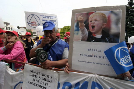 lesinuri un carnet de partid ars galagie si ploaie sindicalistii sefi au mai bifat un miting galerie lesinuri un carnet de partid ars galagie si ploaie sindicalistii sefi au mai bifat un miting galerie