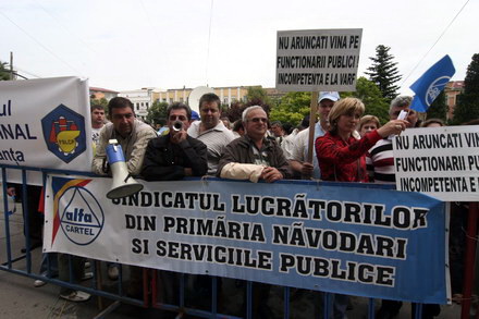 lesinuri un carnet de partid ars galagie si ploaie sindicalistii sefi au mai bifat un miting galerie lesinuri un carnet de partid ars galagie si ploaie sindicalistii sefi au mai bifat un miting galerie