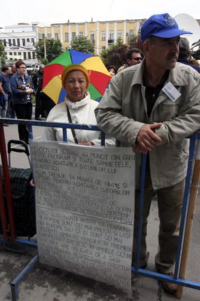 lesinuri un carnet de partid ars galagie si ploaie sindicalistii sefi au mai bifat un miting galerie lesinuri un carnet de partid ars galagie si ploaie sindicalistii sefi au mai bifat un miting galerie
