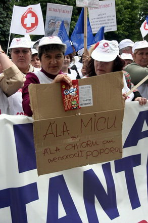 lesinuri un carnet de partid ars galagie si ploaie sindicalistii sefi au mai bifat un miting galerie lesinuri un carnet de partid ars galagie si ploaie sindicalistii sefi au mai bifat un miting galerie