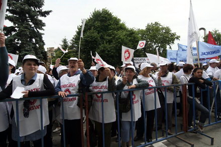 lesinuri un carnet de partid ars galagie si ploaie sindicalistii sefi au mai bifat un miting galerie lesinuri un carnet de partid ars galagie si ploaie sindicalistii sefi au mai bifat un miting galerie