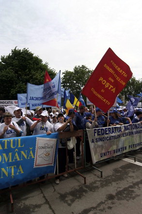 lesinuri un carnet de partid ars galagie si ploaie sindicalistii sefi au mai bifat un miting galerie lesinuri un carnet de partid ars galagie si ploaie sindicalistii sefi au mai bifat un miting galerie