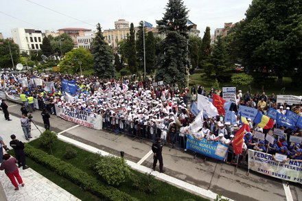 lesinuri un carnet de partid ars galagie si ploaie sindicalistii sefi au mai bifat un miting galerie lesinuri un carnet de partid ars galagie si ploaie sindicalistii sefi au mai bifat un miting galerie