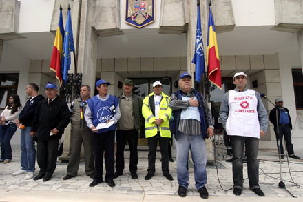 lesinuri un carnet de partid ars galagie si ploaie sindicalistii sefi au mai bifat un miting galerie lesinuri un carnet de partid ars galagie si ploaie sindicalistii sefi au mai bifat un miting galerie