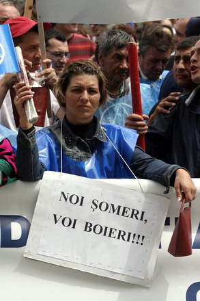 lesinuri un carnet de partid ars galagie si ploaie sindicalistii sefi au mai bifat un miting galerie lesinuri un carnet de partid ars galagie si ploaie sindicalistii sefi au mai bifat un miting galerie