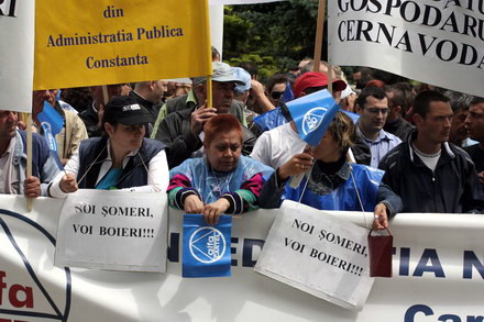 lesinuri un carnet de partid ars galagie si ploaie sindicalistii sefi au mai bifat un miting galerie lesinuri un carnet de partid ars galagie si ploaie sindicalistii sefi au mai bifat un miting galerie