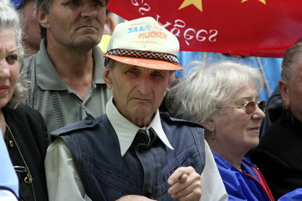 lesinuri un carnet de partid ars galagie si ploaie sindicalistii sefi au mai bifat un miting galerie lesinuri un carnet de partid ars galagie si ploaie sindicalistii sefi au mai bifat un miting galerie