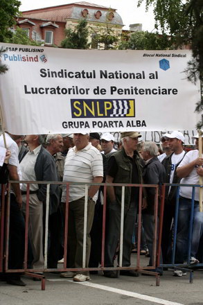 lesinuri un carnet de partid ars galagie si ploaie sindicalistii sefi au mai bifat un miting galerie lesinuri un carnet de partid ars galagie si ploaie sindicalistii sefi au mai bifat un miting galerie