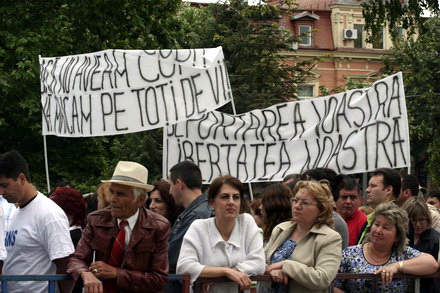 lesinuri un carnet de partid ars galagie si ploaie sindicalistii sefi au mai bifat un miting galerie lesinuri un carnet de partid ars galagie si ploaie sindicalistii sefi au mai bifat un miting galerie