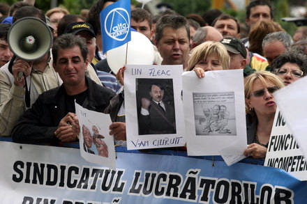 lesinuri un carnet de partid ars galagie si ploaie sindicalistii sefi au mai bifat un miting galerie lesinuri un carnet de partid ars galagie si ploaie sindicalistii sefi au mai bifat un miting galerie