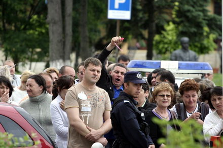 lesinuri un carnet de partid ars galagie si ploaie sindicalistii sefi au mai bifat un miting galerie lesinuri un carnet de partid ars galagie si ploaie sindicalistii sefi au mai bifat un miting galerie