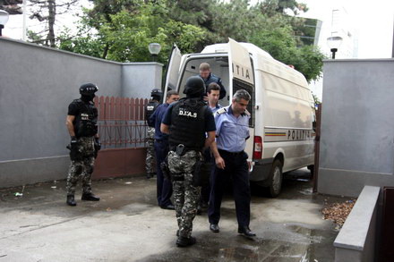 imparatul a cazut la primul jaf cristel aliat cu ciocarlan si velichea in spargeri galerie foto video imparatul a cazut la primul jaf cristel aliat cu ciocarlan si velichea in spargeri galerie foto video