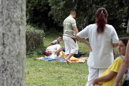 tiganii au vrut sa incinga gratare in curtea spitalului galerie foto 70141 291293 tiganii au vrut sa incinga gratare in curtea spitalului galerie foto 70141 291293