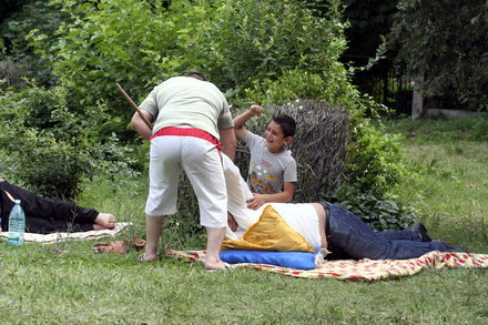 tiganii au vrut sa incinga gratare in curtea spitalului galerie foto 70141 291293 tiganii au vrut sa incinga gratare in curtea spitalului galerie foto 70141 291293