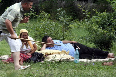 tiganii au vrut sa incinga gratare in curtea spitalului galerie foto 70141 291293 tiganii au vrut sa incinga gratare in curtea spitalului galerie foto 70141 291293