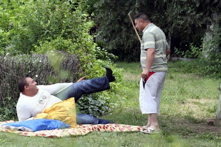 tiganii au vrut sa incinga gratare in curtea spitalului galerie foto 70141 291293 tiganii au vrut sa incinga gratare in curtea spitalului galerie foto 70141 291293