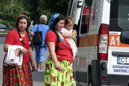 tiganii au vrut sa incinga gratare in curtea spitalului galerie foto 70141 291293 tiganii au vrut sa incinga gratare in curtea spitalului galerie foto 70141 291293