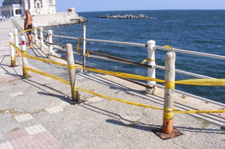 eroziunea nu este singurul dusmano masina s a prabusit si a mai distrus o parte din faleza cazinoului eroziunea nu este singurul dusmano masina s a prabusit si a mai distrus o parte din faleza cazinoului