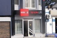 Karaoke Cafe, locul unde poţi cânta în pijamale (document)