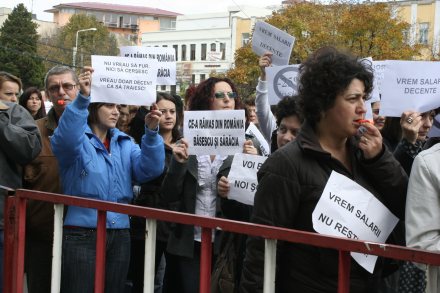 functionarii publici in a cincea zi de protestcristian moldovanu in rolul regizorului galerie foto 15524 functionarii publici in a cincea zi de protestcristian moldovanu in rolul regizorului galerie foto 15524