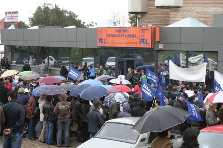functionarii publici in a cincea zi de protestcristian moldovanu in rolul regizorului galerie foto 15524 functionarii publici in a cincea zi de protestcristian moldovanu in rolul regizorului galerie foto 15524