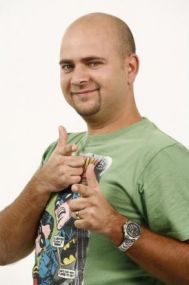 Actorul care poate fi urmarit la Pro Tv in fiecare duminica, de la 20.30, in \