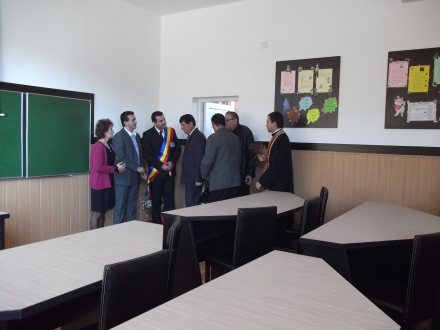 vrabie si palaz au inaugurat corpul scolii de arte si meserii din pestera galerie foto 82582 304862 vrabie si palaz au inaugurat corpul scolii de arte si meserii din pestera galerie foto 82582 304862