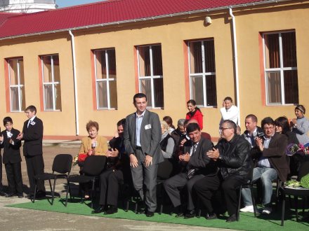 vrabie si palaz au inaugurat corpul scolii de arte si meserii din pestera galerie foto 82582 304862 vrabie si palaz au inaugurat corpul scolii de arte si meserii din pestera galerie foto 82582 304862