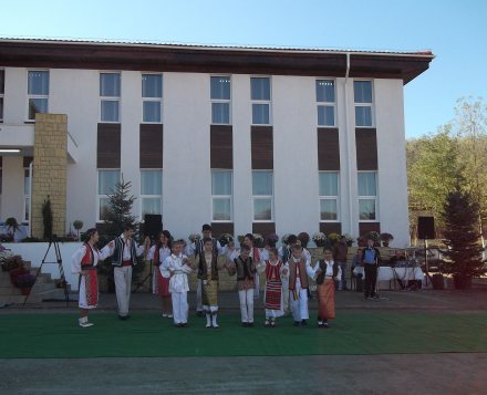 vrabie si palaz au inaugurat corpul scolii de arte si meserii din pestera galerie foto 82582 304862 vrabie si palaz au inaugurat corpul scolii de arte si meserii din pestera galerie foto 82582 304862