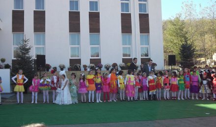 vrabie si palaz au inaugurat corpul scolii de arte si meserii din pestera galerie foto 82582 304862 vrabie si palaz au inaugurat corpul scolii de arte si meserii din pestera galerie foto 82582 304862