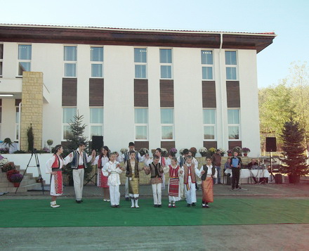 investitie de 15 miliarde de lei vechi vrabie si palaz la deschiderea scolii de arte si meserii din pestera investitie de 15 miliarde de lei vechi vrabie si palaz la deschiderea scolii de arte si meserii din pestera