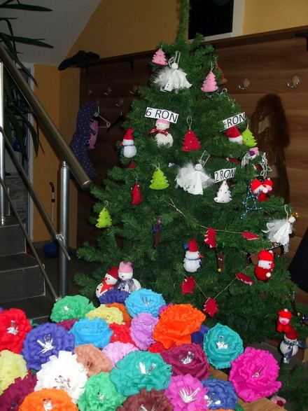 spectacol plin de veselie si culoare copiii din agigea au dansat la targul lui mos nicolae galerie foto spectacol plin de veselie si culoare copiii din agigea au dansat la targul lui mos nicolae galerie foto