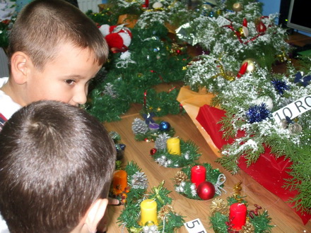 spectacol plin de veselie si culoare copiii din agigea au dansat la targul lui mos nicolae galerie foto spectacol plin de veselie si culoare copiii din agigea au dansat la targul lui mos nicolae galerie foto