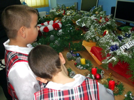 spectacol plin de veselie si culoare copiii din agigea au dansat la targul lui mos nicolae galerie foto spectacol plin de veselie si culoare copiii din agigea au dansat la targul lui mos nicolae galerie foto