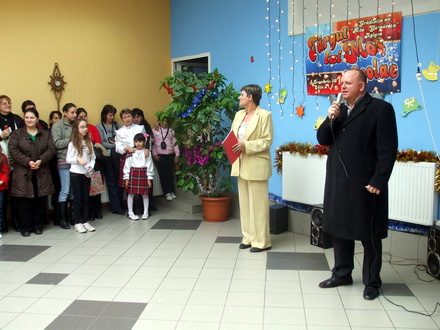 spectacol plin de veselie si culoare copiii din agigea au dansat la targul lui mos nicolae galerie foto spectacol plin de veselie si culoare copiii din agigea au dansat la targul lui mos nicolae galerie foto