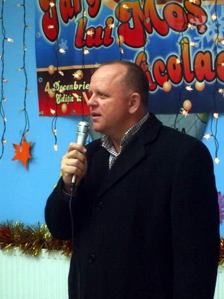 spectacol plin de veselie si culoare copiii din agigea au dansat la targul lui mos nicolae galerie foto spectacol plin de veselie si culoare copiii din agigea au dansat la targul lui mos nicolae galerie foto