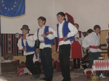 cadou de mos nicolaeprefectul palaz i a dat nume grupului scolar din deleni video galerie foto 61673 cadou de mos nicolaeprefectul palaz i a dat nume grupului scolar din deleni video galerie foto 61673