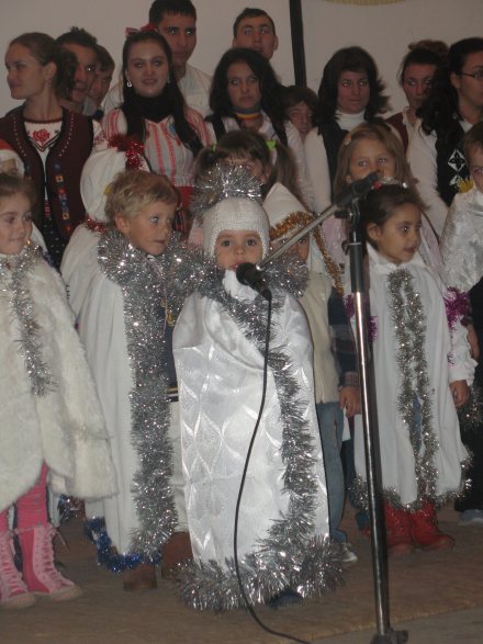 cadou de mos nicolaeprefectul palaz i a dat nume grupului scolar din deleni video galerie foto 61673 cadou de mos nicolaeprefectul palaz i a dat nume grupului scolar din deleni video galerie foto 61673