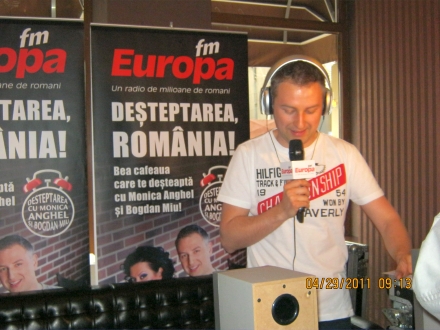 in direct de la cafe cafe monica anghel si bogdan miu au dat desteptarea la europa fm de la malul marii in direct de la cafe cafe monica anghel si bogdan miu au dat desteptarea la europa fm de la malul marii