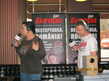 in direct de la cafe cafe monica anghel si bogdan miu au dat desteptarea la europa fm de la malul marii in direct de la cafe cafe monica anghel si bogdan miu au dat desteptarea la europa fm de la malul marii