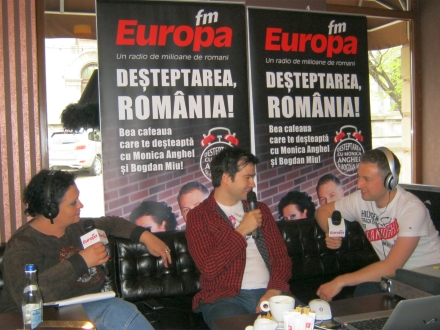 in direct de la cafe cafe monica anghel si bogdan miu au dat desteptarea la europa fm de la malul marii in direct de la cafe cafe monica anghel si bogdan miu au dat desteptarea la europa fm de la malul marii