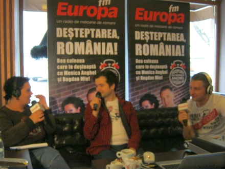 in direct de la cafe cafe monica anghel si bogdan miu au dat desteptarea la europa fm de la malul marii in direct de la cafe cafe monica anghel si bogdan miu au dat desteptarea la europa fm de la malul marii