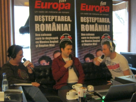 in direct de la cafe cafe monica anghel si bogdan miu au dat desteptarea la europa fm de la malul marii in direct de la cafe cafe monica anghel si bogdan miu au dat desteptarea la europa fm de la malul marii