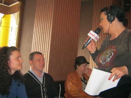 in direct de la cafe cafe monica anghel si bogdan miu au dat desteptarea la europa fm de la malul marii in direct de la cafe cafe monica anghel si bogdan miu au dat desteptarea la europa fm de la malul marii