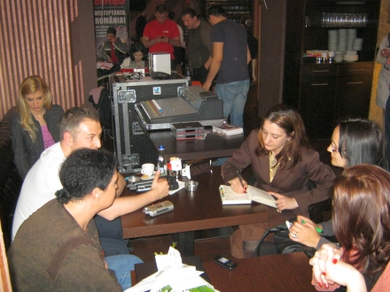 in direct de la cafe cafe monica anghel si bogdan miu au dat desteptarea la europa fm de la malul marii in direct de la cafe cafe monica anghel si bogdan miu au dat desteptarea la europa fm de la malul marii