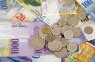 Blestemul datornicilor în franci Francul elveţian aproape egal cu euro