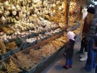 Rontzi, Mircea Badea şi magazinul de jucării