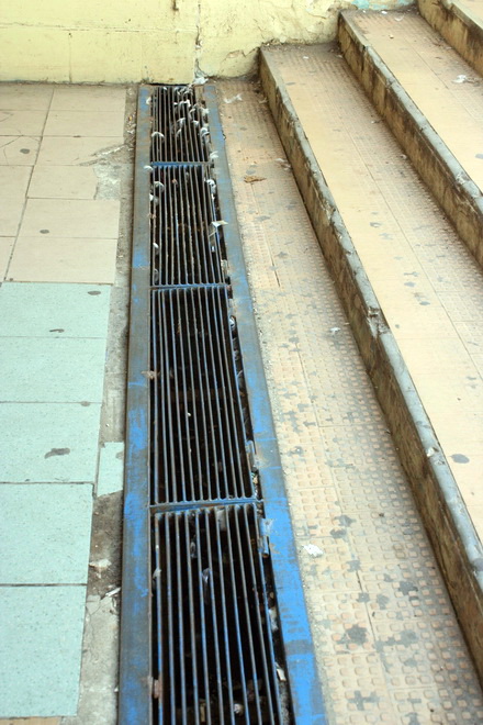 nesiguranta si mirosuri pestilentiale primaria a mutat trecerea de pietoni de la tomis prin pasajul mizerabil nesiguranta si mirosuri pestilentiale primaria a mutat trecerea de pietoni de la tomis prin pasajul mizerabil