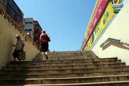 nesiguranta si mirosuri pestilentiale primaria a mutat trecerea de pietoni de la tomis prin pasajul mizerabil nesiguranta si mirosuri pestilentiale primaria a mutat trecerea de pietoni de la tomis prin pasajul mizerabil